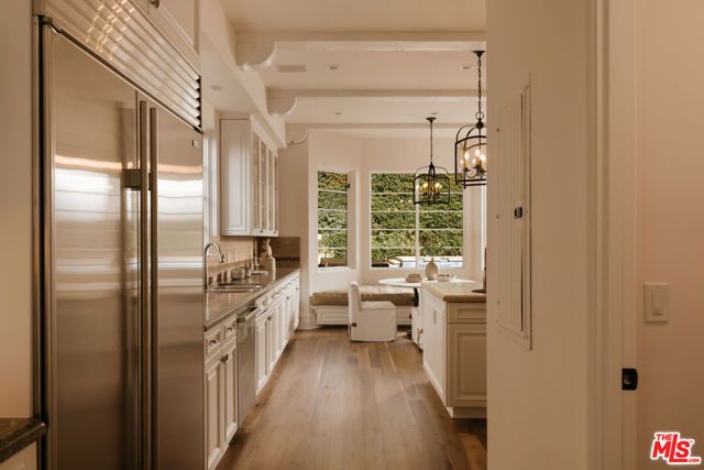 120 S Anita Avenue, Los Angeles, CA 90049