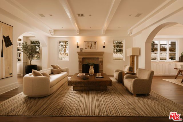 120 S Anita Avenue, Los Angeles, CA 90049