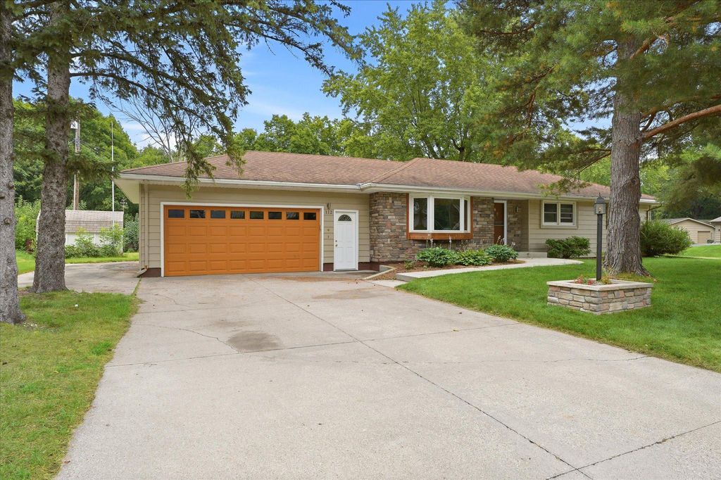 112 Willow Drive SW, Saint Michael, MN 55376