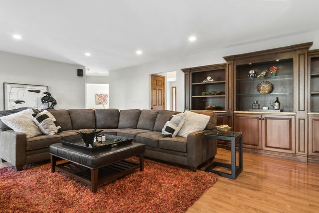 2794 Whispering Oaks Drive, Buffalo Grove, IL 60089