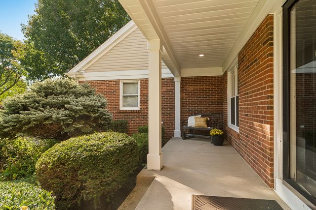 2794 Whispering Oaks Drive, Buffalo Grove, IL 60089