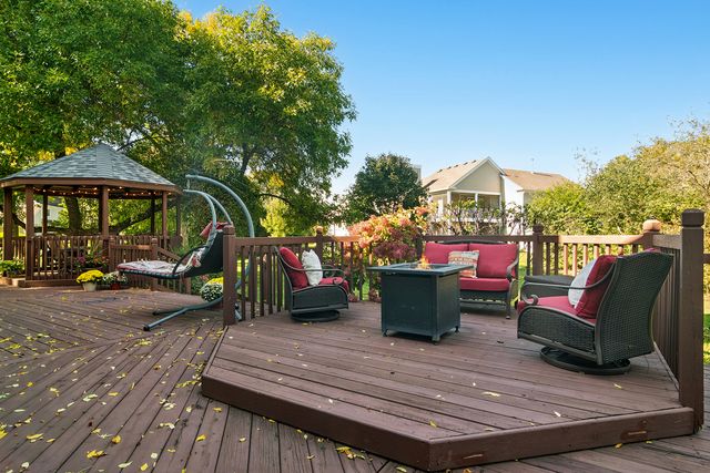 2794 Whispering Oaks Drive, Buffalo Grove, IL 60089