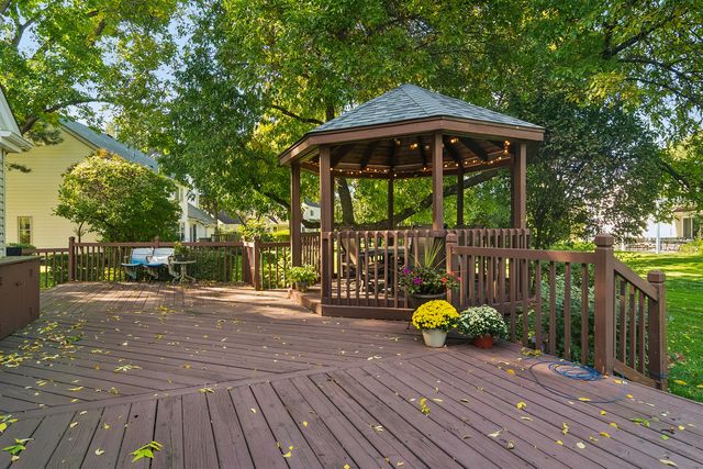 2794 Whispering Oaks Drive, Buffalo Grove, IL 60089