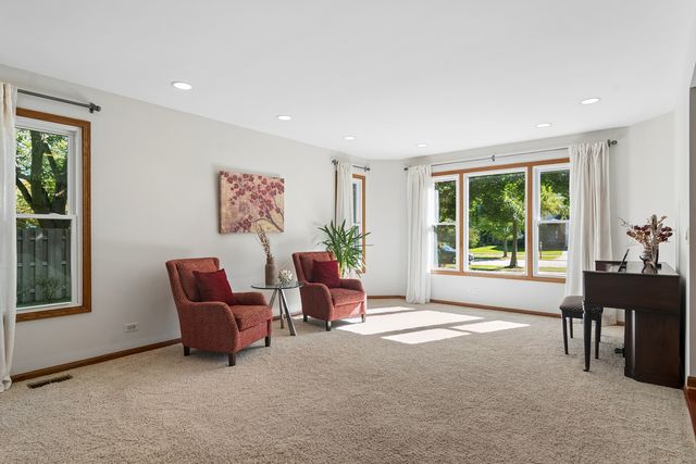 2794 Whispering Oaks Drive, Buffalo Grove, IL 60089