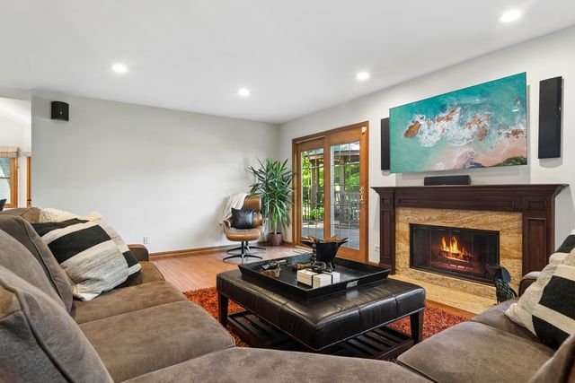 2794 Whispering Oaks Drive, Buffalo Grove, IL 60089