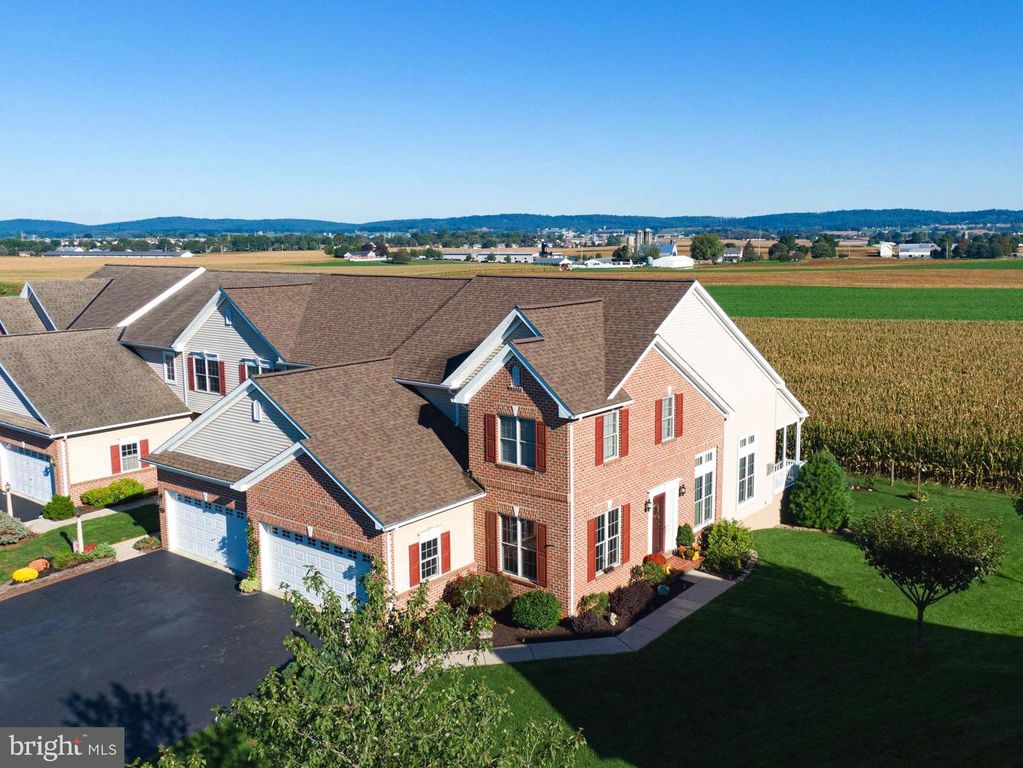 84 WEAVER AVE, Ephrata, PA 17522