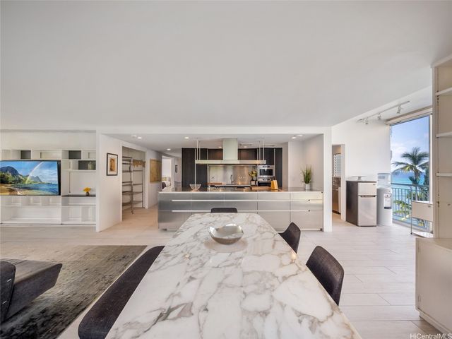 2969 Kalakaua Avenue 505, Honolulu, HI 96815