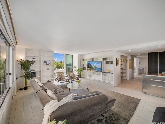 2969 Kalakaua Avenue 505, Honolulu, HI 96815