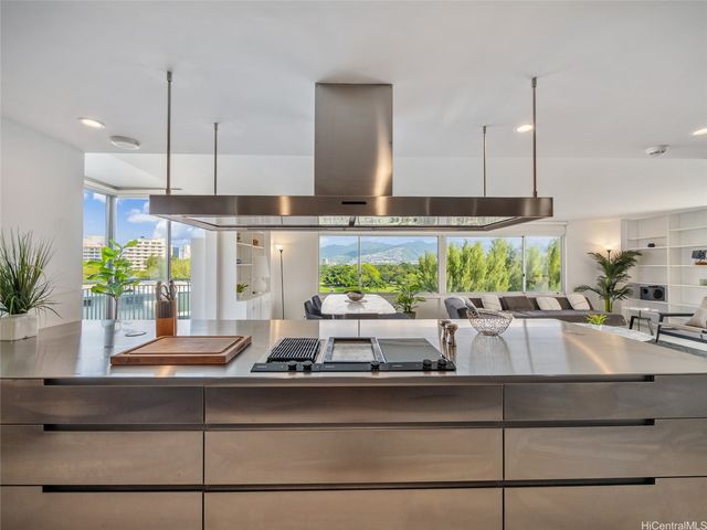 2969 Kalakaua Avenue 505, Honolulu, HI 96815