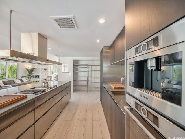 2969 Kalakaua Avenue 505, Honolulu, HI 96815