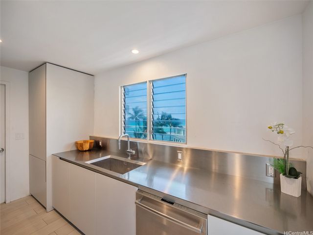 2969 Kalakaua Avenue 505, Honolulu, HI 96815