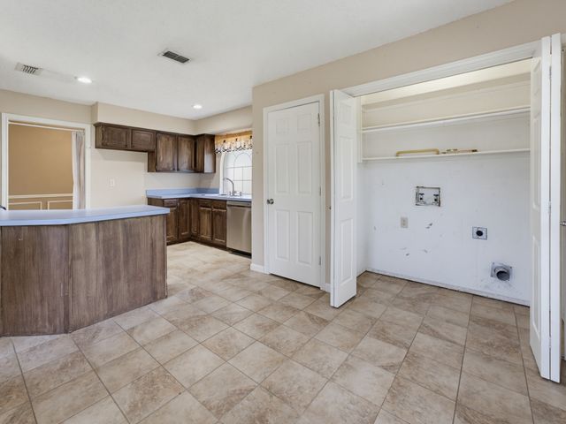 7512 Lake Arrowhead Drive, Fort Worth, TX 76137