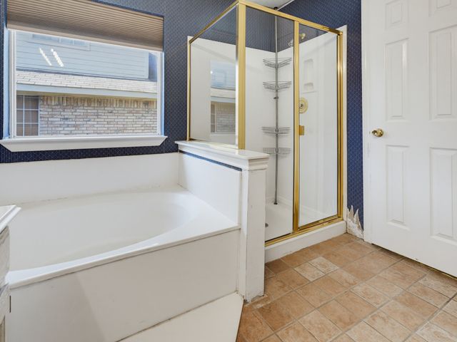 7512 Lake Arrowhead Drive, Fort Worth, TX 76137