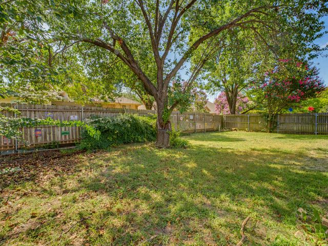 7512 Lake Arrowhead Drive, Fort Worth, TX 76137