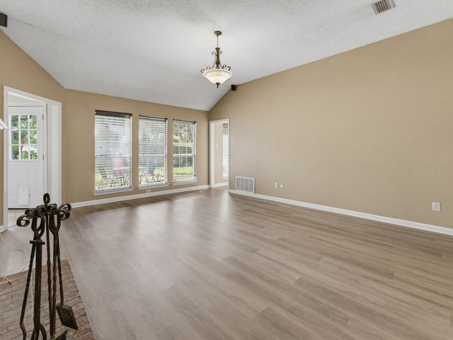 7512 Lake Arrowhead Drive, Fort Worth, TX 76137