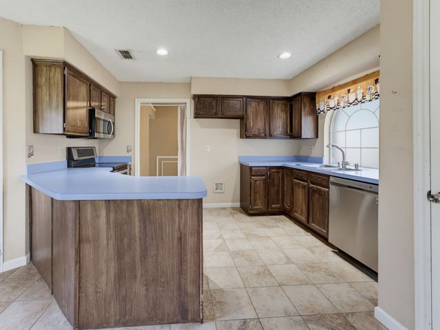 7512 Lake Arrowhead Drive, Fort Worth, TX 76137