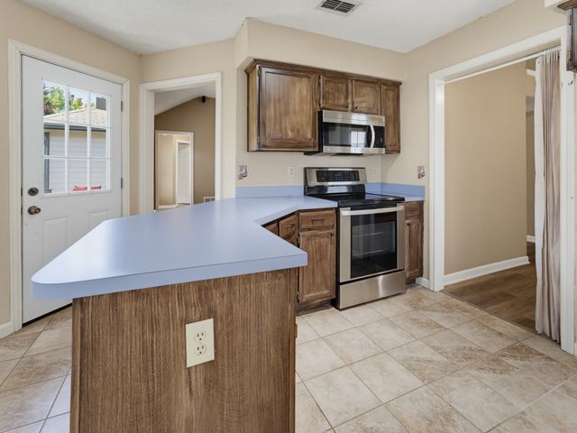 7512 Lake Arrowhead Drive, Fort Worth, TX 76137