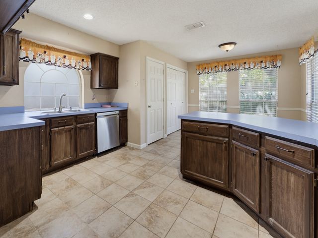 7512 Lake Arrowhead Drive, Fort Worth, TX 76137