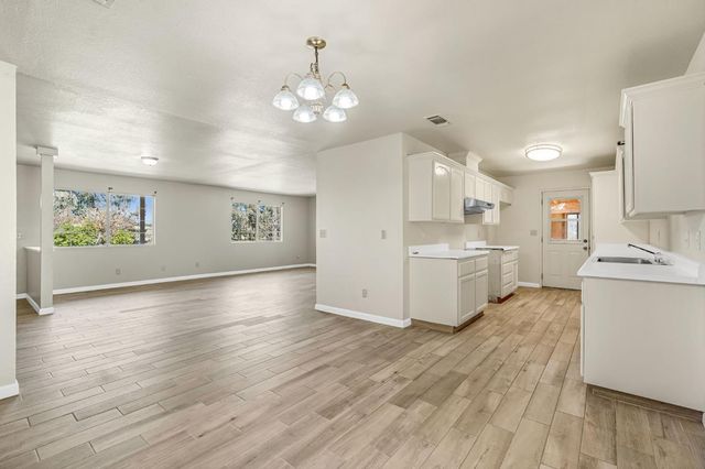 7990 S Mcmullin Grade, Fresno, CA 93706