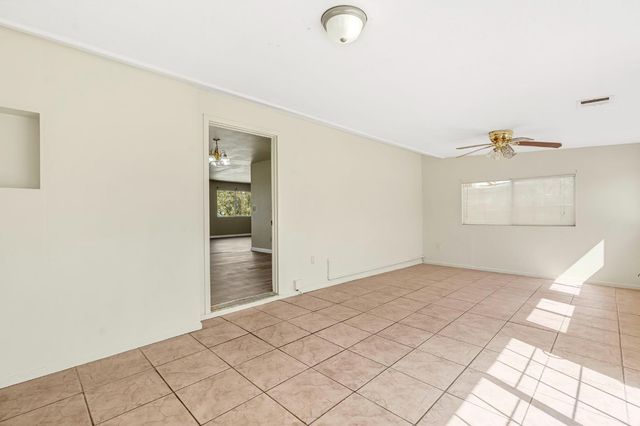 7990 S Mcmullin Grade, Fresno, CA 93706