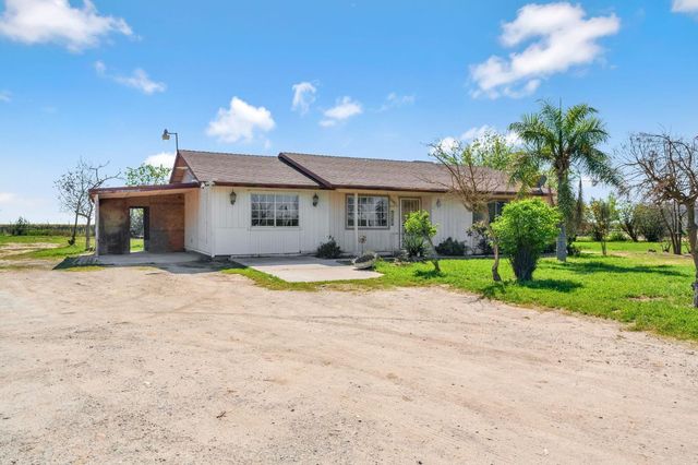 7990 S Mcmullin Grade, Fresno, CA 93706