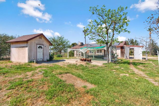 7990 S Mcmullin Grade, Fresno, CA 93706