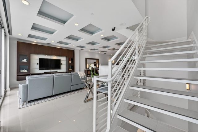 2743 NE 1st Street, Pompano Beach, FL 33062