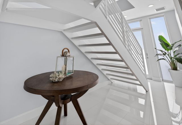 2743 NE 1st Street, Pompano Beach, FL 33062