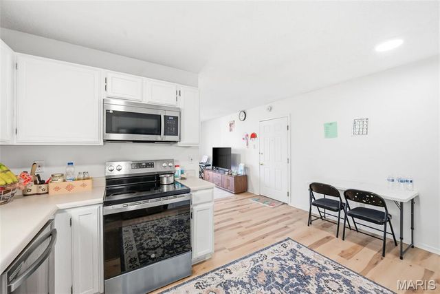 2560 Creve Coeur Mill Road 12, Maryland Heights, MO 63043