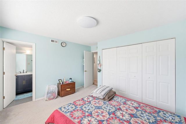 2560 Creve Coeur Mill Road 12, Maryland Heights, MO 63043