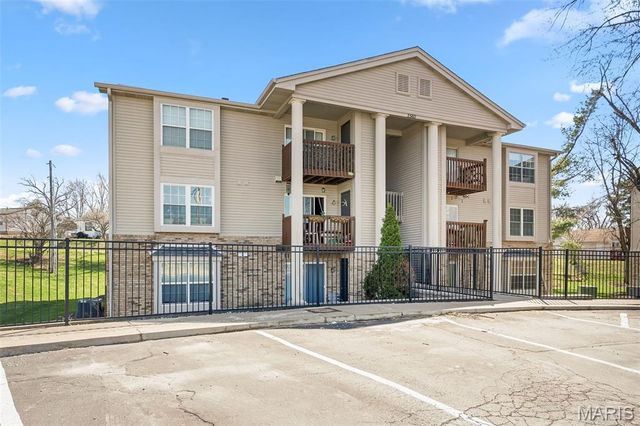 2560 Creve Coeur Mill Road 12, Maryland Heights, MO 63043