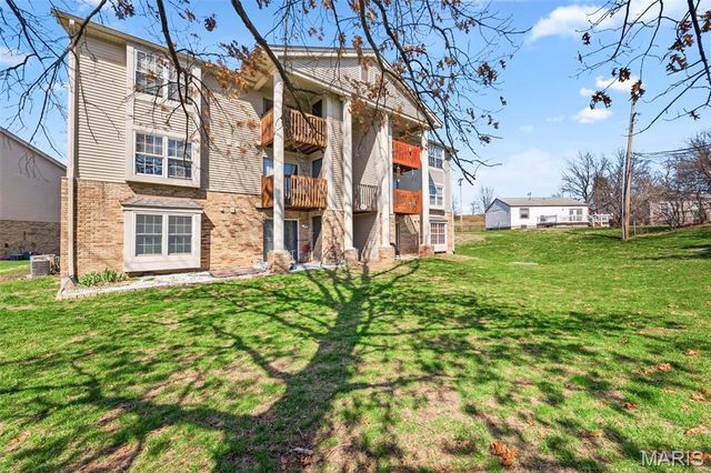 2560 Creve Coeur Mill Road 12, Maryland Heights, MO 63043