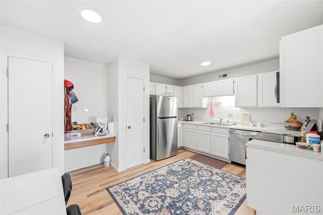 2560 Creve Coeur Mill Road 12, Maryland Heights, MO 63043