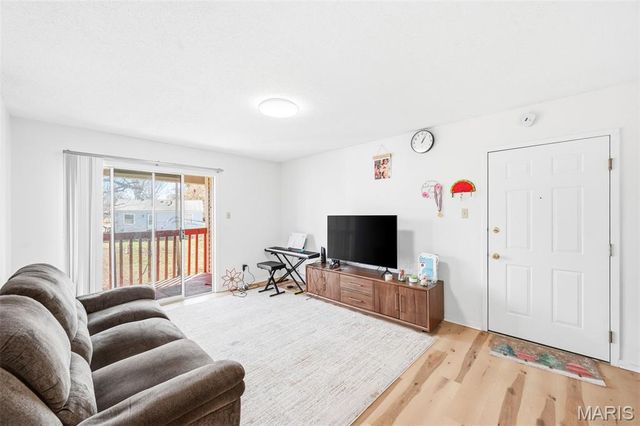 2560 Creve Coeur Mill Road 12, Maryland Heights, MO 63043