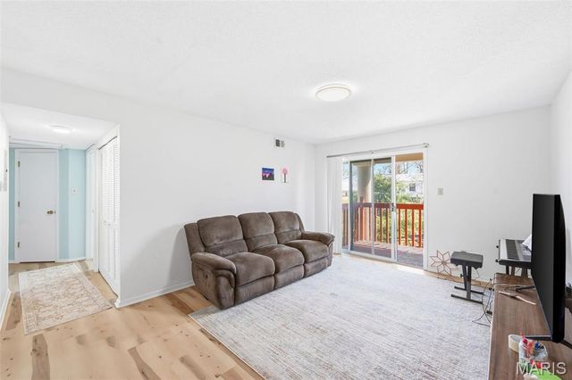 2560 Creve Coeur Mill Road 12, Maryland Heights, MO 63043