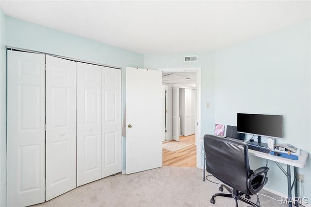 2560 Creve Coeur Mill Road 12, Maryland Heights, MO 63043