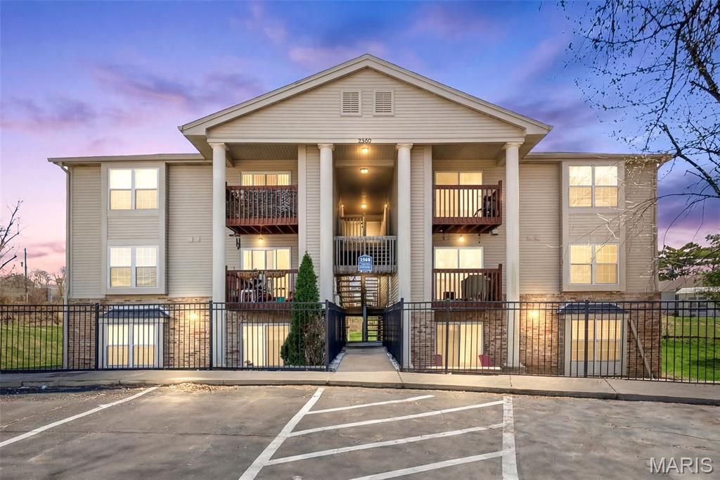 2560 Creve Coeur Mill Road 12, Maryland Heights, MO 63043