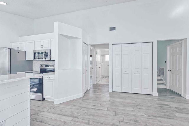 303 D St, St Augustine, FL 32080