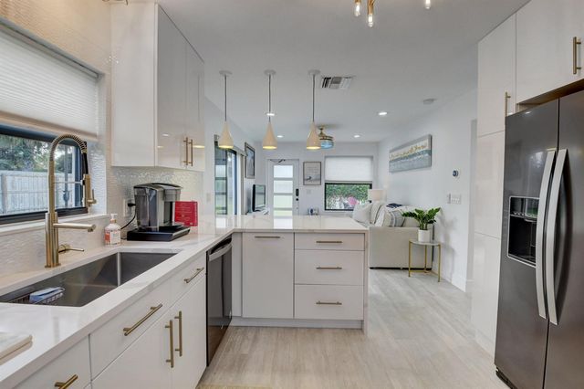 201 SE 7th Street, Delray Beach, FL 33483