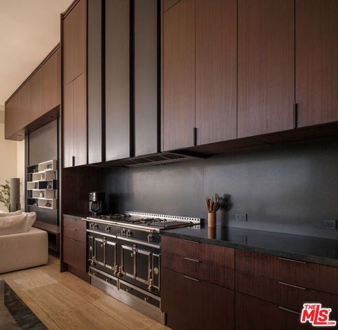 1305 Collingwood Place, Los Angeles, CA 90069