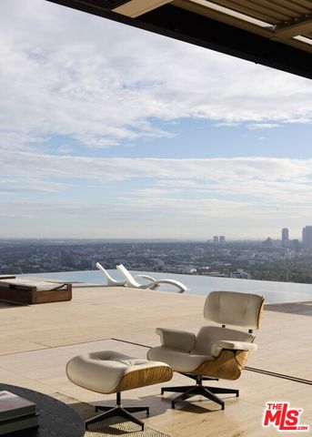 1305 Collingwood Place, Los Angeles, CA 90069