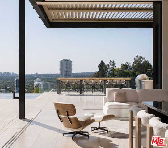 1305 Collingwood Place, Los Angeles, CA 90069