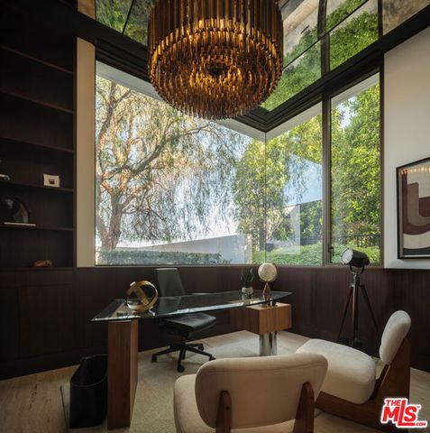 1305 Collingwood Place, Los Angeles, CA 90069