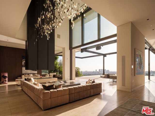 1305 Collingwood Place, Los Angeles, CA 90069