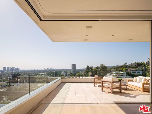 1305 Collingwood Place, Los Angeles, CA 90069
