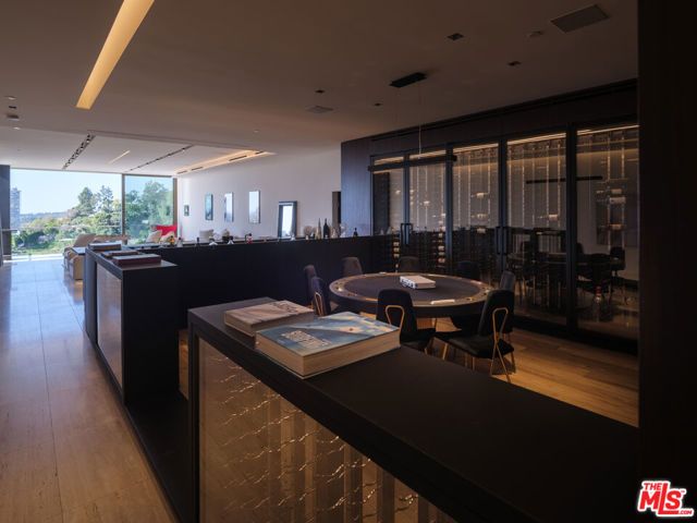 1305 Collingwood Place, Los Angeles, CA 90069