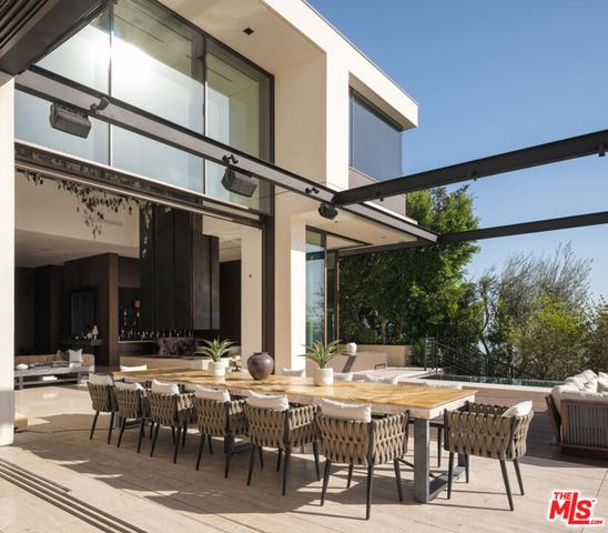 1305 Collingwood Place, Los Angeles, CA 90069