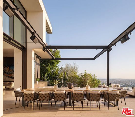 1305 Collingwood Place, Los Angeles, CA 90069