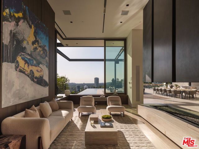 1305 Collingwood Place, Los Angeles, CA 90069