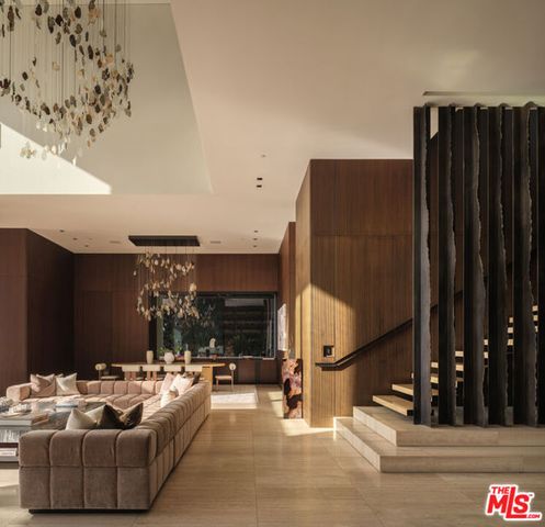 1305 Collingwood Place, Los Angeles, CA 90069